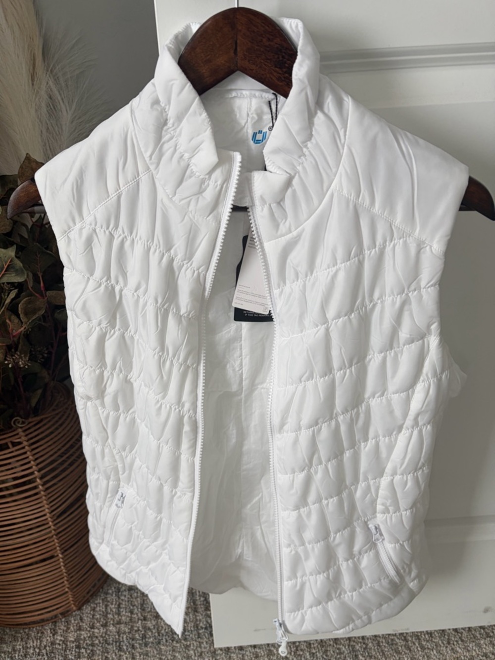 IBKUL Women’s NWT White Quilted Sleeveless Puffer Vest Lightweight Medium Golf